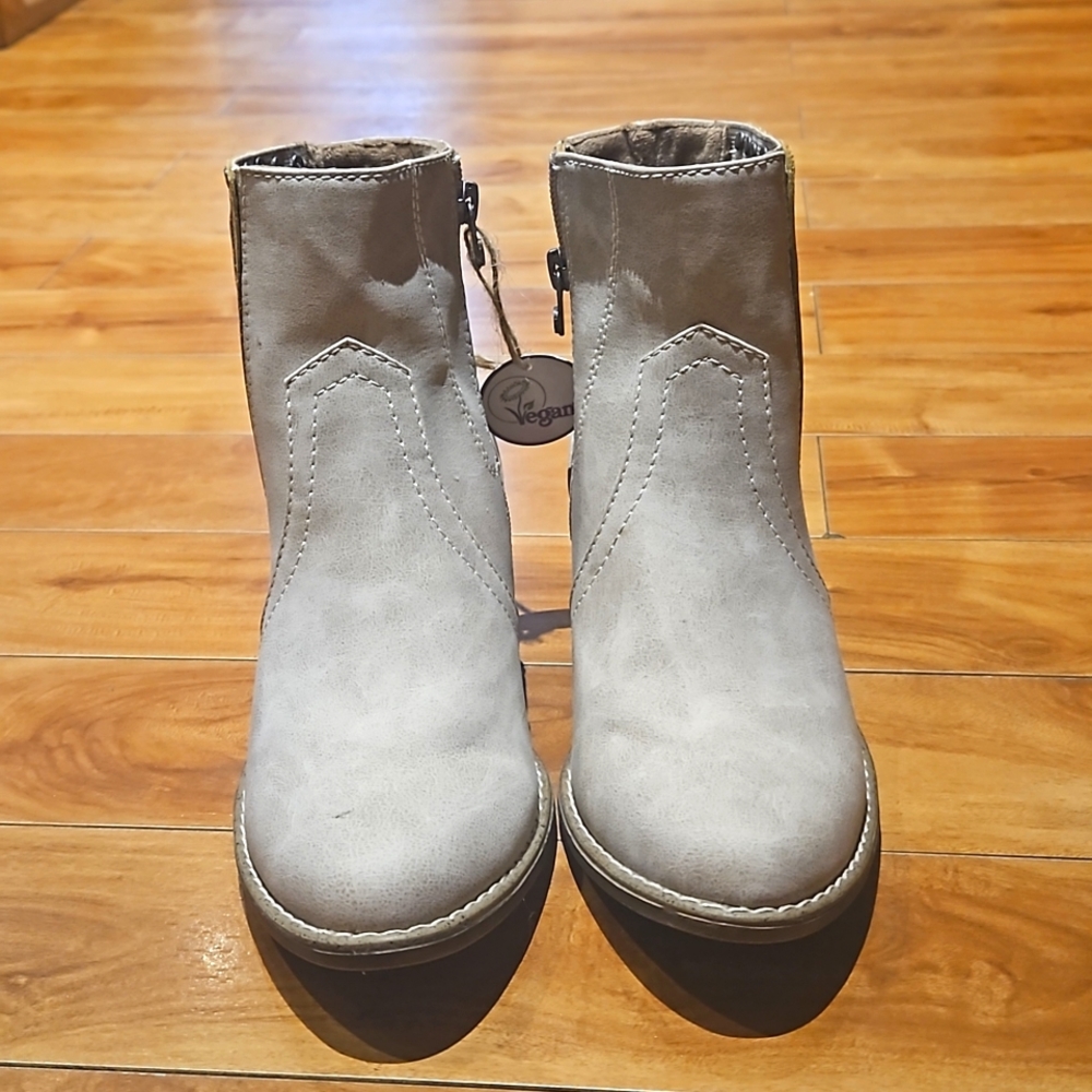 Cowboy Boots - Picture 2 of 4